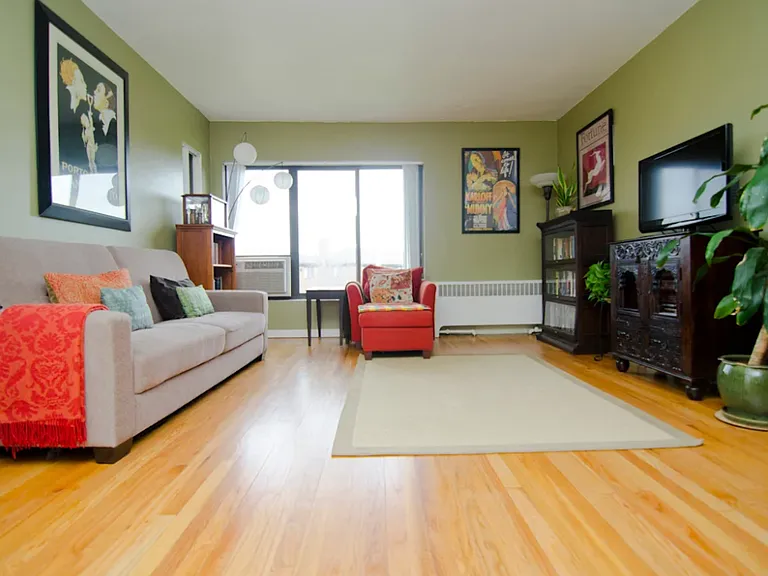 Amber Square Apartments — Photo 4