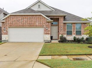 7645 Spring Dr, Watauga, TX 76148