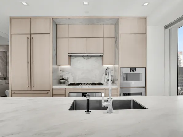 138 East 50th Street image 27 of 69