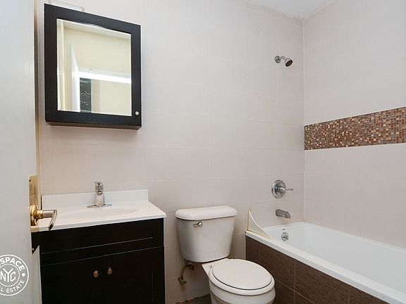 4th image of 523 Throop Ave #2R