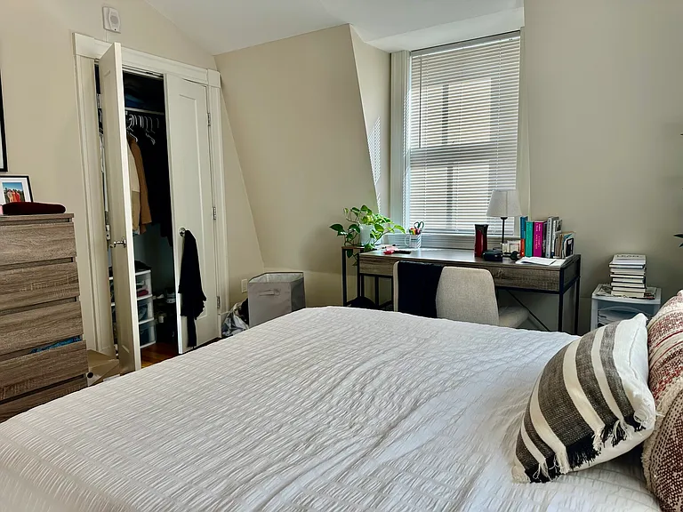 470 Green St #2 — Photo 24