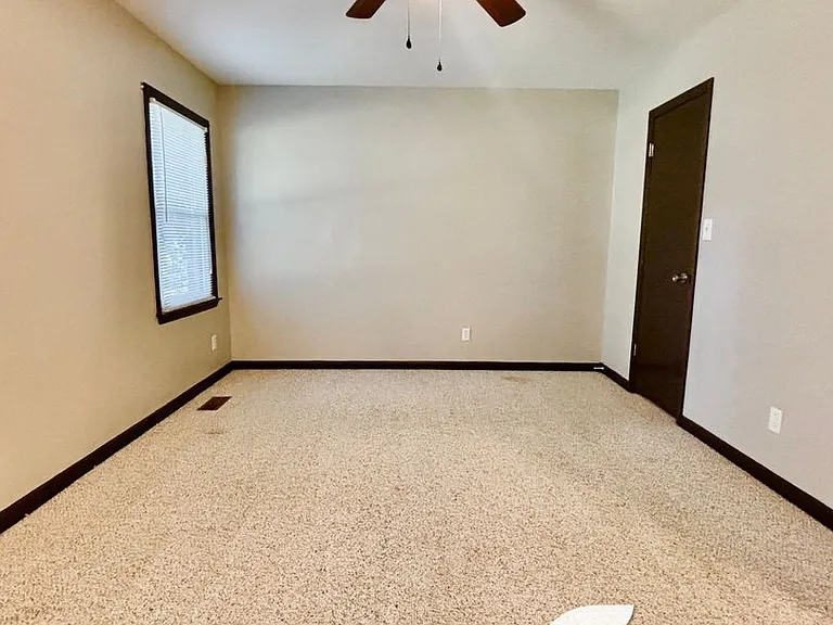6727 Vaughn Rd — Photo 19