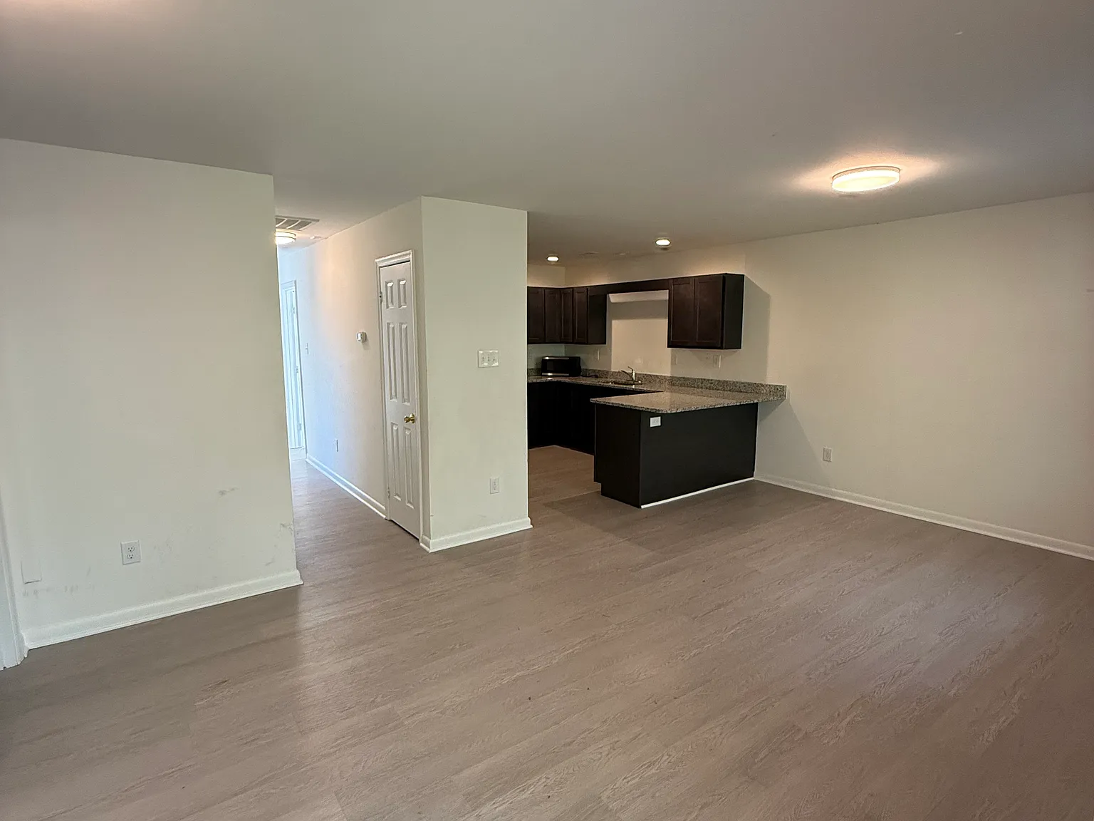 3 bed, 1200 sqft, $2,600 — Photo 2