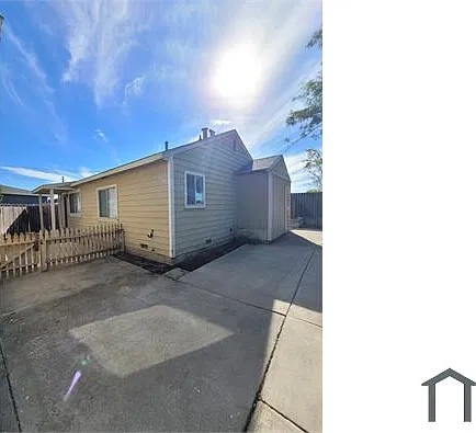 2 bed, 900 sqft, $2,445 — Photo 1