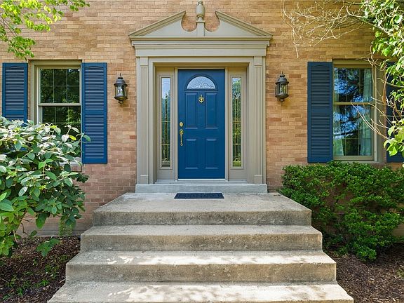 5th image of 303 Cornwall Dr