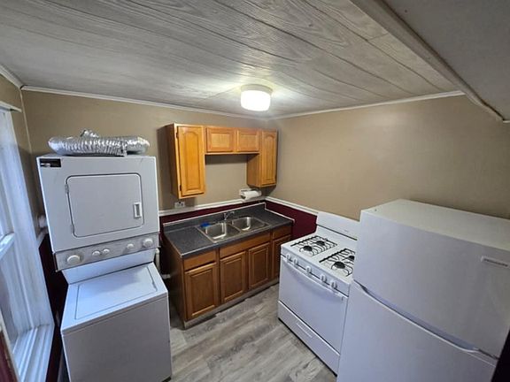 5th image of 1035D Liberty St E