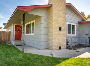 530 NW 11th St, Ontario, OR 97914