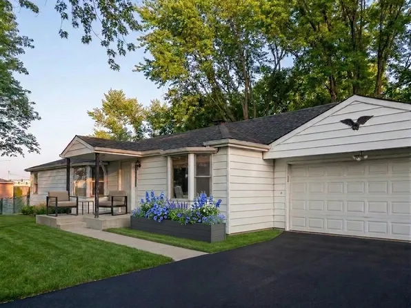 20901 N Catalpa St, Deerfield, IL 60015