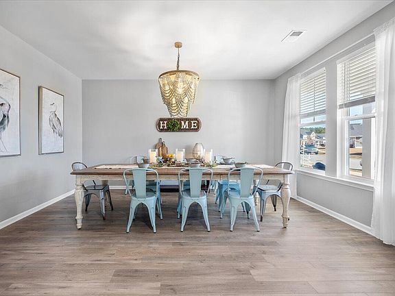 5th image of 176 Garden Lily Ln