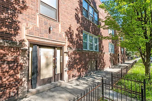 2453-2455 W Marquette Rd #6705-6711 Photo 1