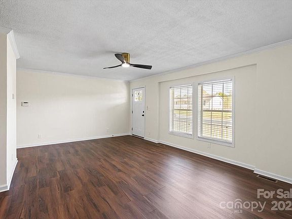5th image of 1058 Canada Dr