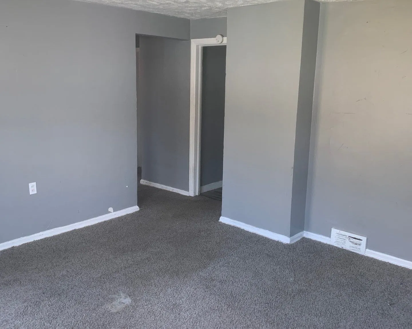 3 bed, 1261 sqft, $1,650 — Photo 2