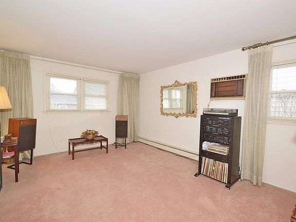2nd image of 76 Dennis St