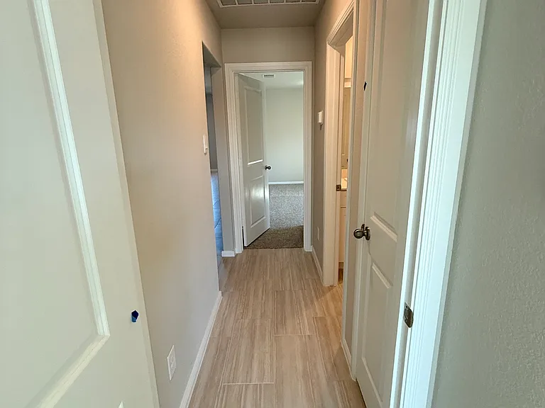1353 Dillard Creek Dr — Photo 3