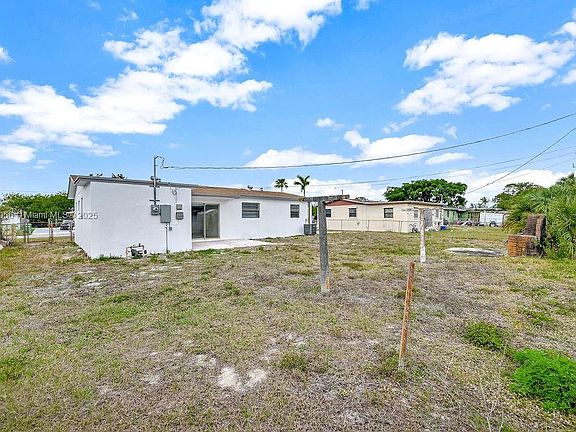 4th image of 20911 NW 30th Ct