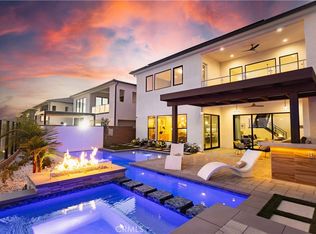 20520 W Overlook Ct, Northridge, CA 91326