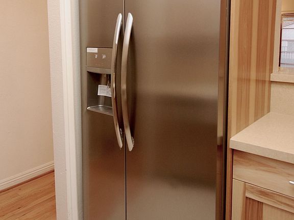 5th image of 8228 Fountain Ave #4