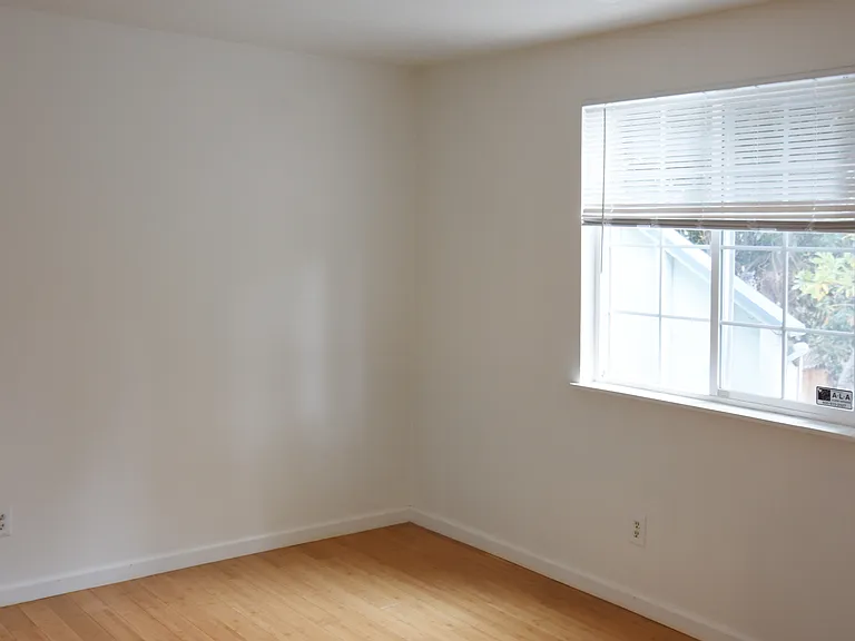 296 Mather St #6 — Photo 7