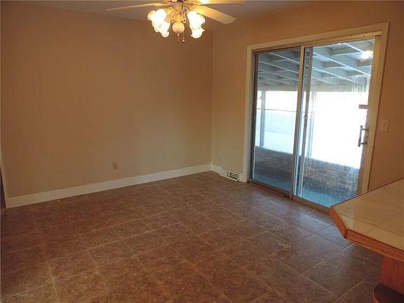 4th image of 2103 Hewitt Dr