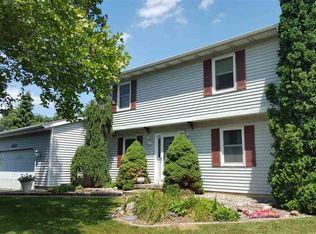 6221 Burning Tree St, Jackson, MI 49201