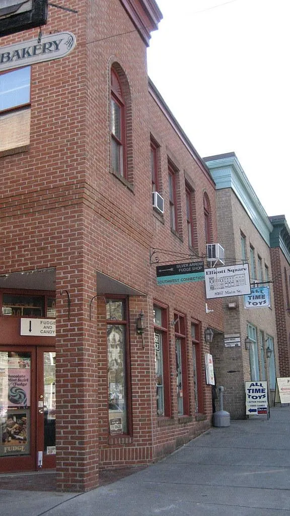 Building Photo - 8167 Main St #204