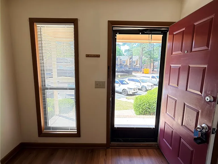 1276 N Forest Dr — Photo 3