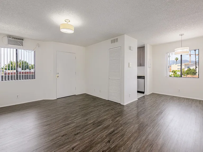5533 Barton Ave — Photo 4