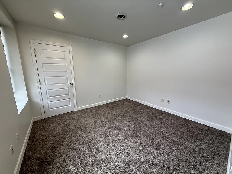 20 E Main St #6 — Photo 4