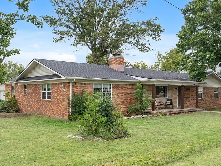 701 NW Ford Ln — Photo 24
