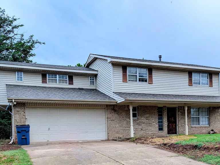 4012 W Yorkshire Dr — Photo 1