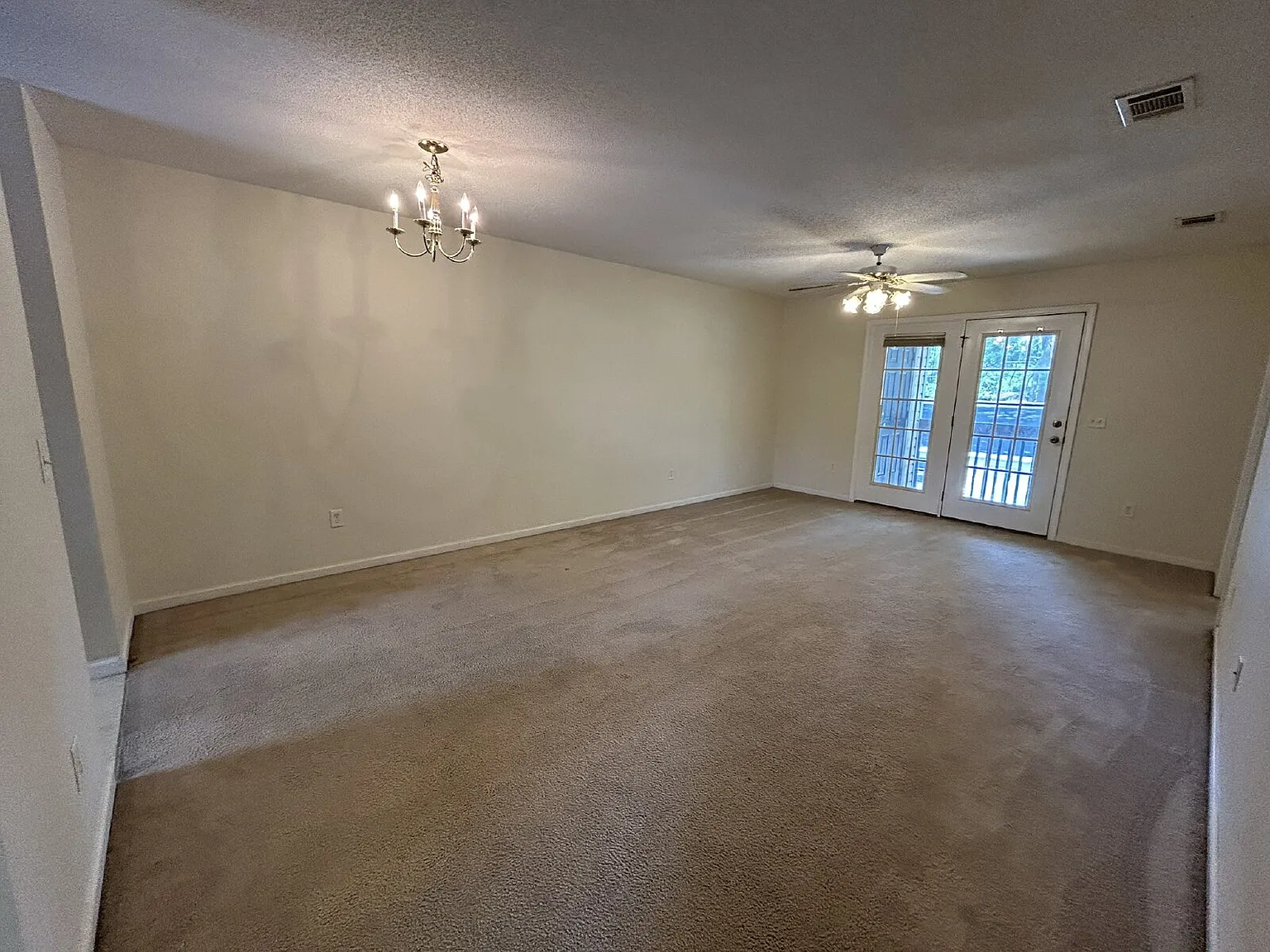 2 bed, 2.0 bath, 1075 sqft, $1,095 — Photo 3