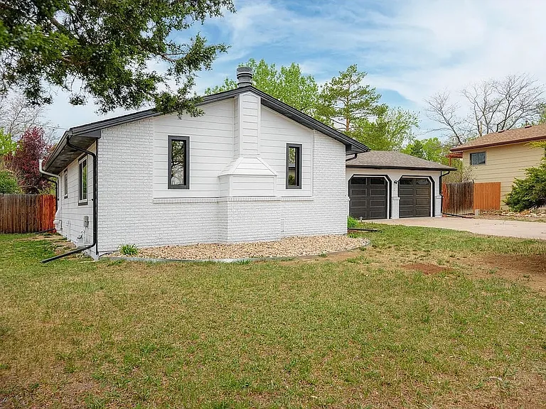 909 Willshire Dr — Photo 3