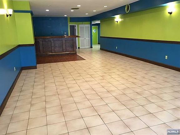 3rd image of 303 Midland Ave