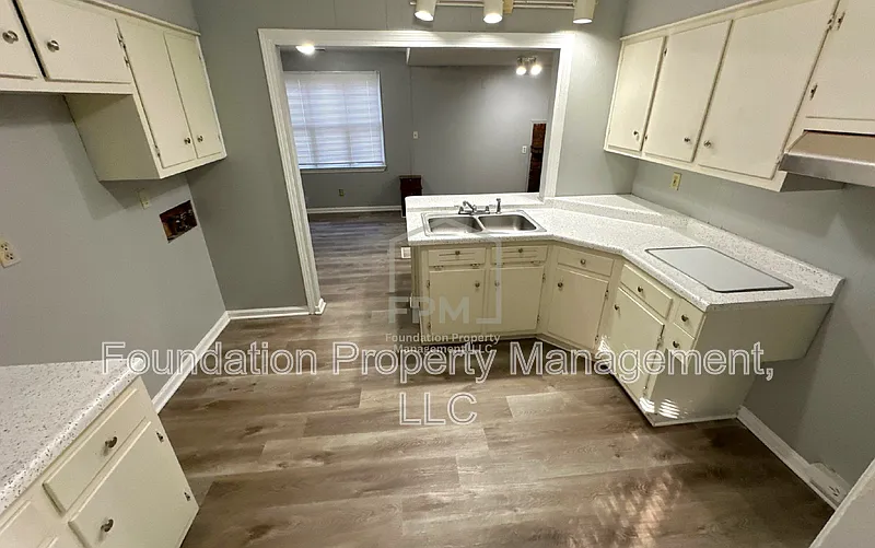 3 bed, 1.5 bath, 1485 sqft, $1,650 — Photo 3