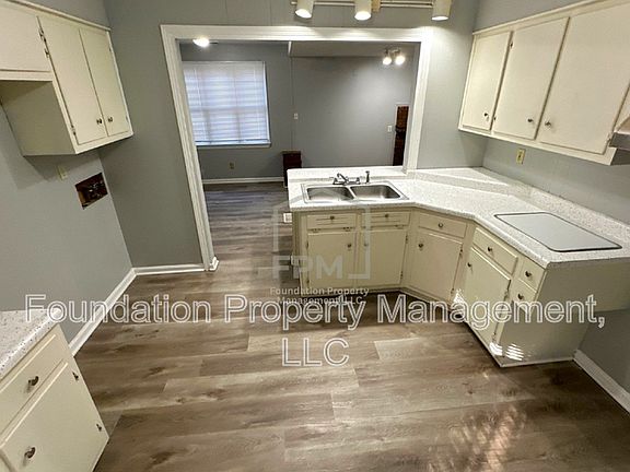 4th image of 7294 Sheila St