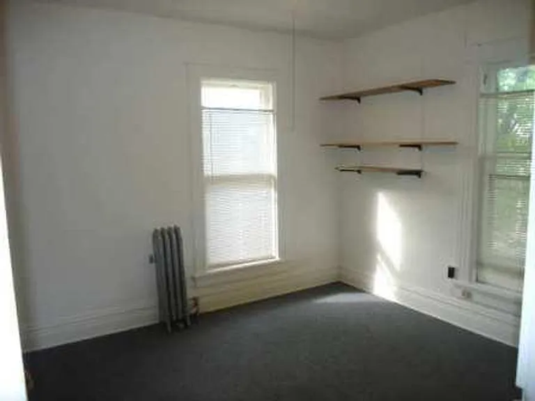 209 E Mifflin St — Photo 19