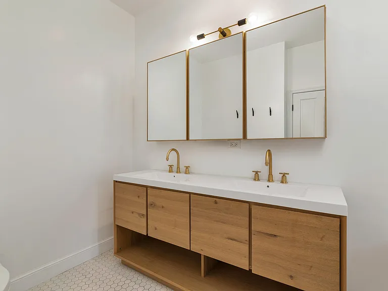 375 Plymouth Rd — Photo 16