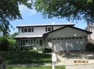 333 Canyon Trl, Carol Stream, IL 60188