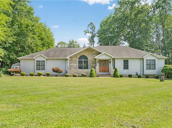 5537 Walnut Grove Cir, Struthers, OH 44471