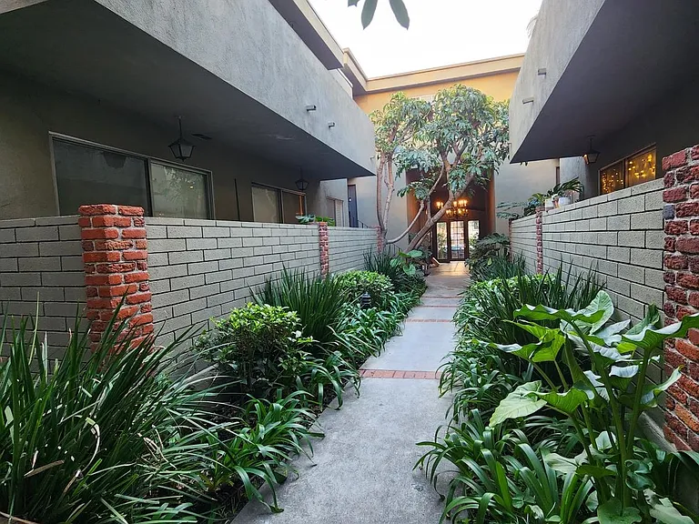 1852 Corinth Ave #5 — Photo 3