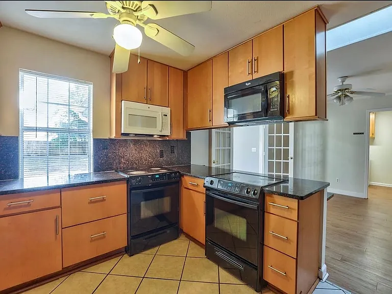 2093 Greenwood Dr — Photo 12