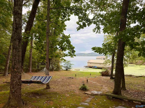 860 Pine Island Cir, Scottsboro, AL 35769