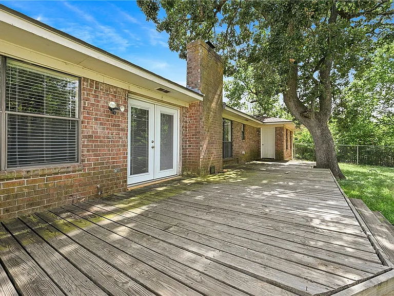 2505 Rustling Oaks Dr — Photo 19