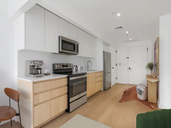 2395 Palisade Avenue image 2 of 8