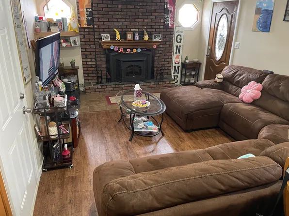 (undisclosed Address), Lindenhurst, NY 11757