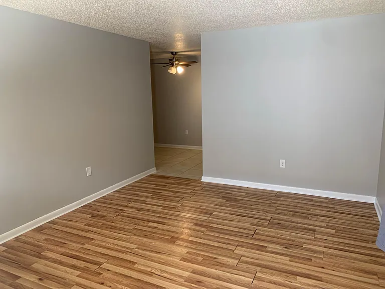 5633 Truman St — Photo 2