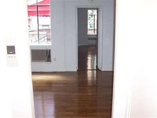 Rented by New York Private Realty Group | media 22