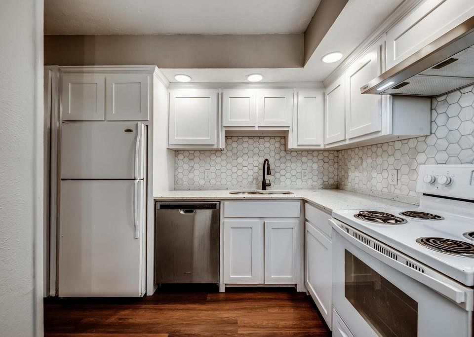 1st image of 1328 S Henderson St APT 1