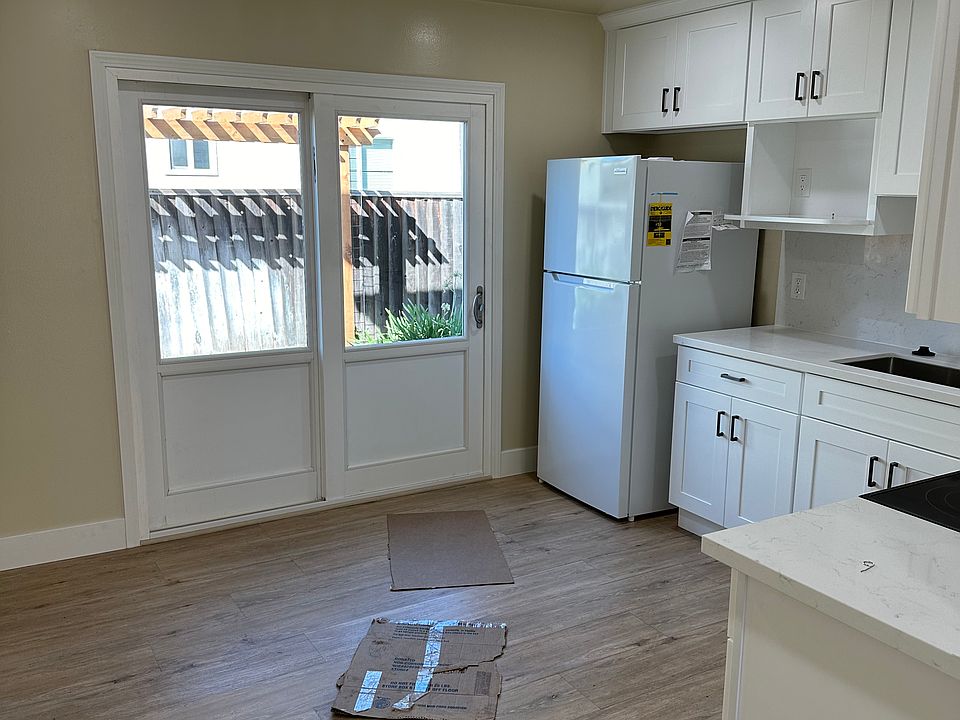 Brand new kitchen! Big eating area. Sliding door to patio/yard.