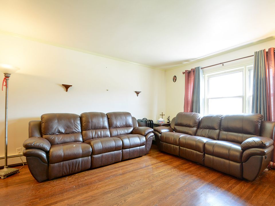 1st image of 186 Nassau Blvd